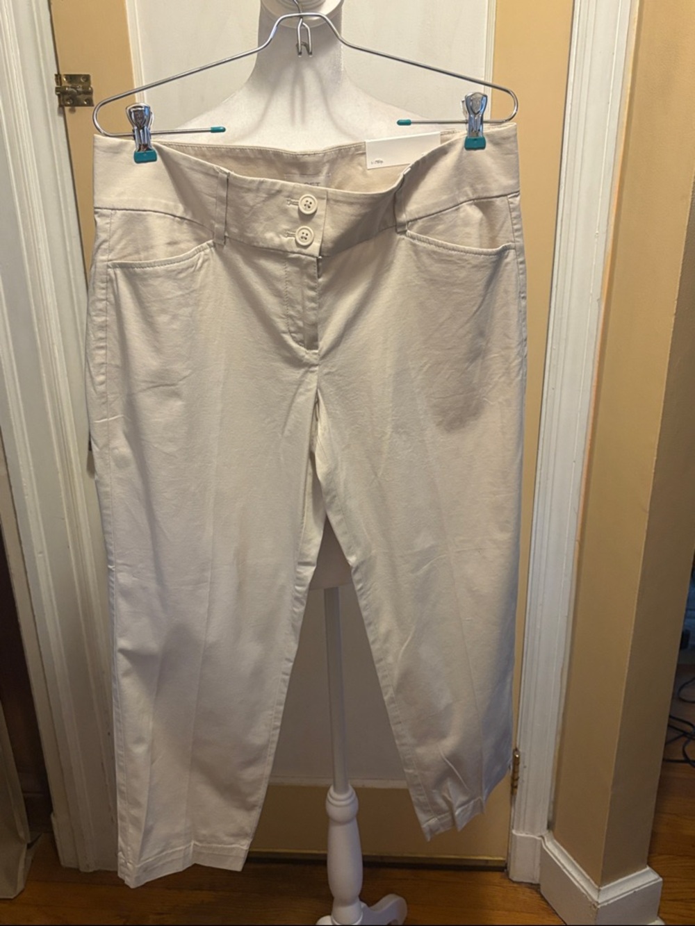 NWT Cream LOFT Outlet Crop Pants